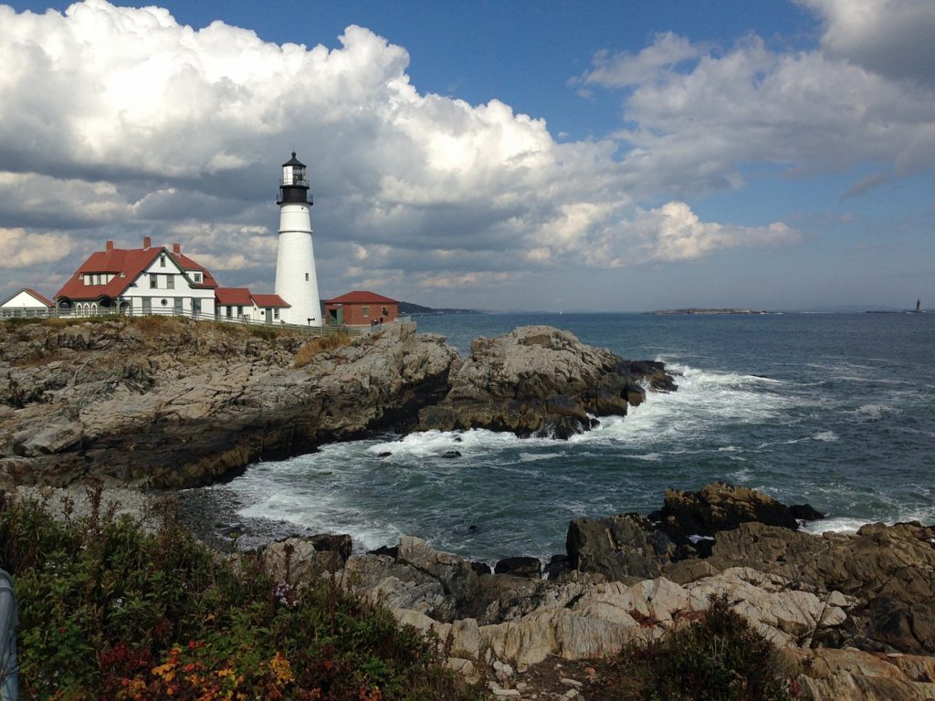 maine, lighthouse, coastline-551993.jpg